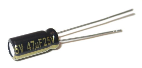 47uF 25V Condensador Electrolitico 85º 6x11mm