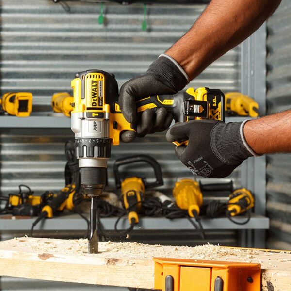 TALADRO PERCUTOR SIN ESCOBILLAS XR 18V XRP 13mm 95Nm CON 2 BATERÍAS Li-Ion 5AH Y MALETÍN TSTAK DCD996P2-QW DEWALT - Imagen 4