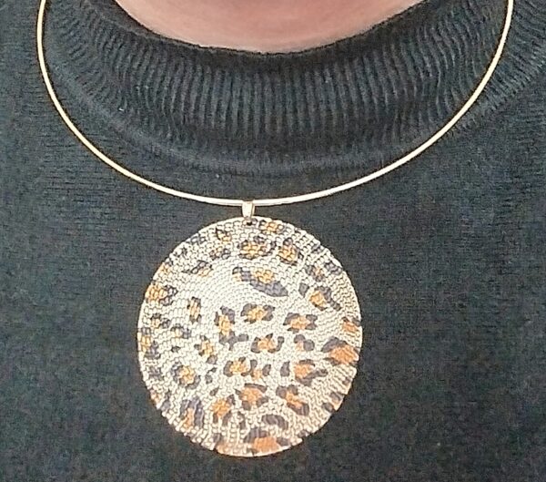 Collar leopardo color oro