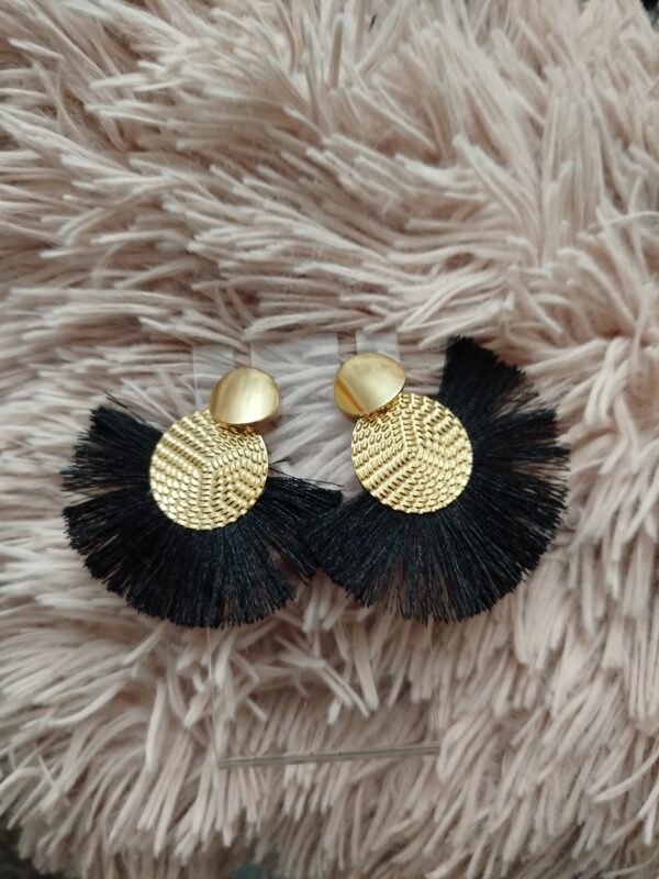 Pendientes de flecos negros